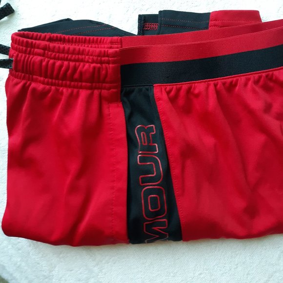 Under Armour Red Black Sports Shorts - Picture 3 of 10